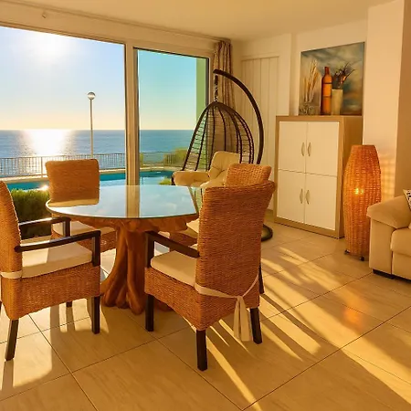 Magnifique En Front De Mer, Caneylles Roses